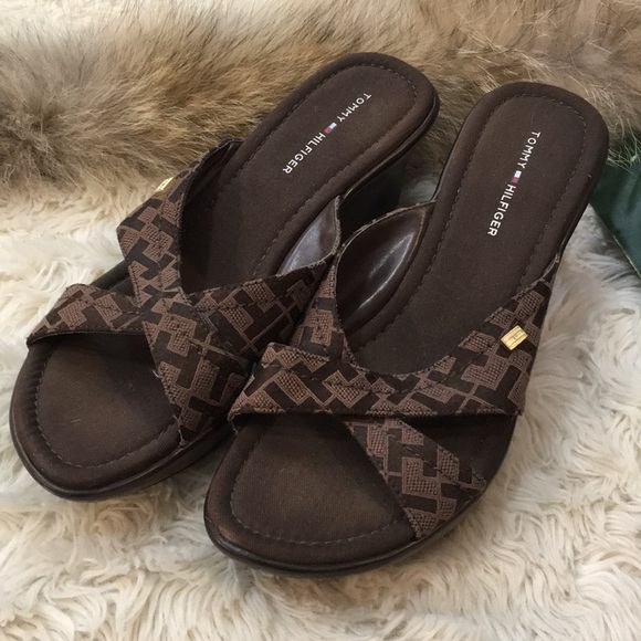 Tommy Hilfiger Shoes - TOMMY HILFIGER heels, size 6